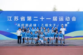 新疆足球少年迎来梦想的专业球场建设